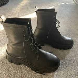 Billini Xandro black lug sole combat boots 9